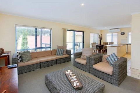 Kava Villa Cowes - Mackay Tourism 2