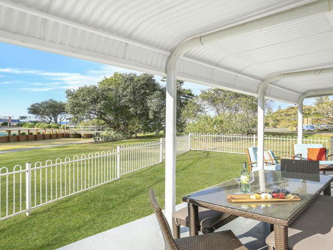 Kendalls Beach House - Mackay Tourism 0