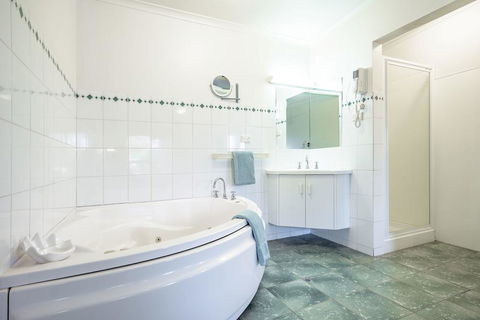 Kerang Valley Resort - Mackay Tourism 2