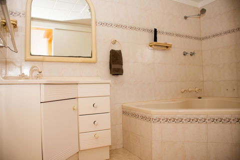 Kimba Travellers' Haven - Mackay Tourism 1