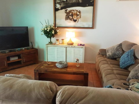 King Reef Beach House - Mackay Tourism 1