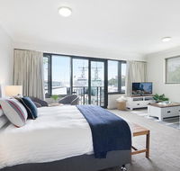King size studio with water view walk to the city - Mackay Tourism