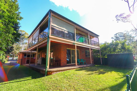 Kingfisher LakeHouse - Mackay Tourism 0
