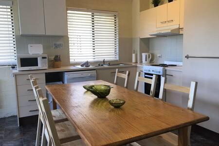 Kirwan 4, 4 Bedroom - Mackay Tourism 2