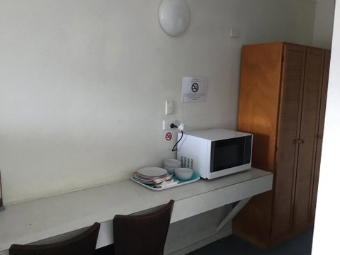 Kooyong Hotel - Mackay Tourism 1