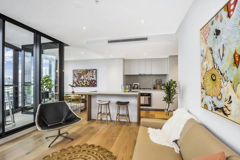 KOZYGURU FORTITUDE VALLEY DESIGNER GRADE 2 BED APT FREE PARKING QFV179-1401 - Mackay Tourism 0