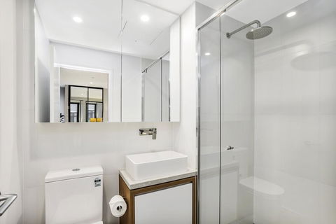 KOZYGURU FORTITUDE VALLEY DESIGNER GRADE 2 BED APT FREE PARKING QFV179-1401 - Mackay Tourism 2