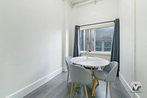 KOZYGURU Kings Cross SKY GARDEN Studio CBD - Mackay Tourism 3