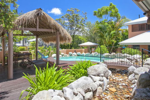 L'Auberge Noosa - Mackay Tourism 1