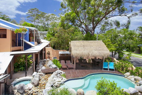 L'Auberge Noosa - Mackay Tourism 0