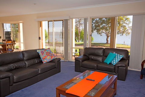 Lake Boga Waterfront Holiday House - Mackay Tourism 2