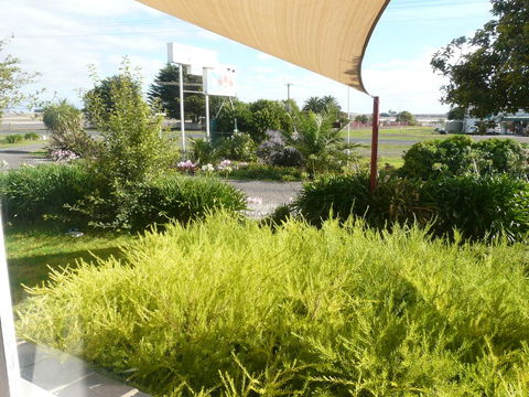 Lake Bolac Motel - Mackay Tourism 3