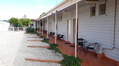 Lake Bolac Motel - Mackay Tourism 1