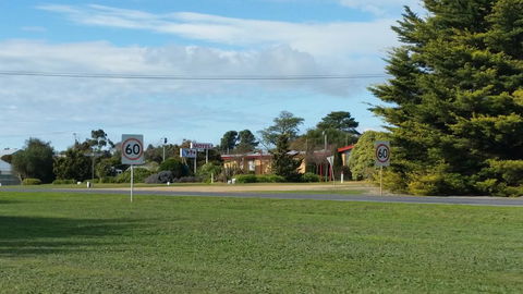 Lake Bolac Motel - Mackay Tourism 0