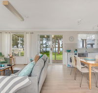 Lake Front Home - Relax  Unwind - Mackay Tourism