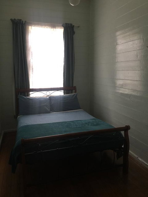Lake Leake Inn - Mackay Tourism 1