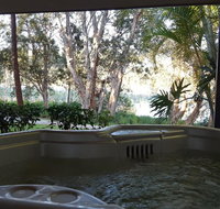 Lake Russell Lakeside Retreat - Mackay Tourism