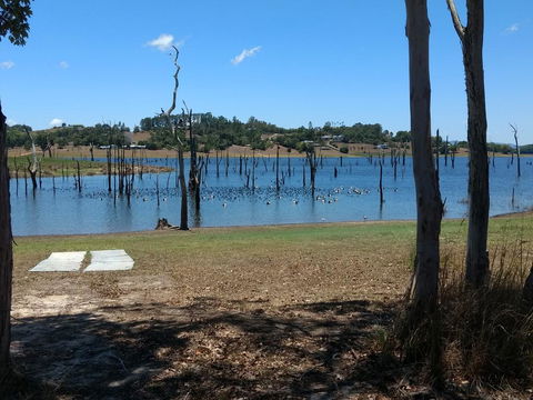 Lake Tinaroo Waterfrontage - Mackay Tourism 2