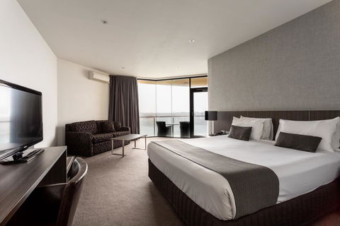 Lakes Hotel - Mackay Tourism 1