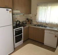 Lakeside Chalet  Studio - Mackay Tourism