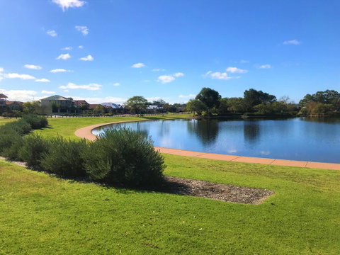 Lakeside Fun House Near The Swan Valley - Mackay Tourism 3