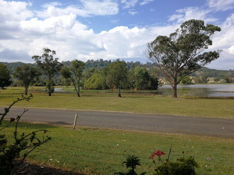 Lakeside Lodge Motel - Mackay Tourism 1