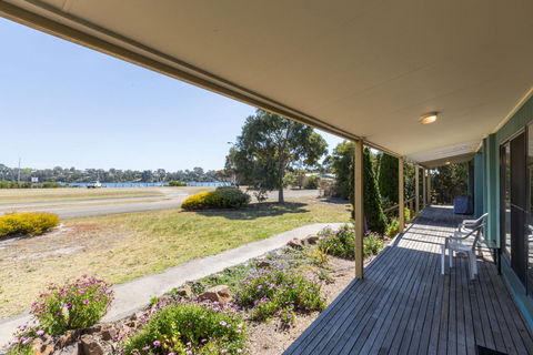 Lakeview - Waterviews On Newlands Arm - Mackay Tourism 2
