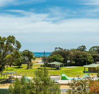 Lancelin Home with Beach and Park Views - Mackay Tourism