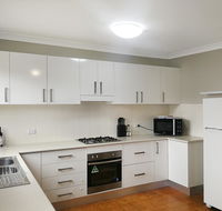 Large 5-Bedroom House with Wifi  Netflix Close to Taronga Western Plains Zoo - Mackay Tourism