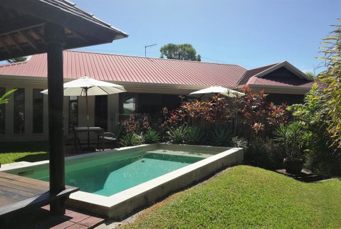 Latania Luxury Villa - Mackay Tourism 2
