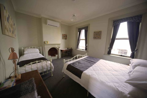 Latrobe Art Apartments - Mackay Tourism 0