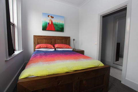 Latrobe Art Apartments - Mackay Tourism 1