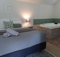 Lauristina Spa Cottage - Mackay Tourism