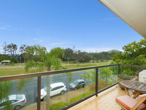 Lawson Beachfront - Mackay Tourism 1