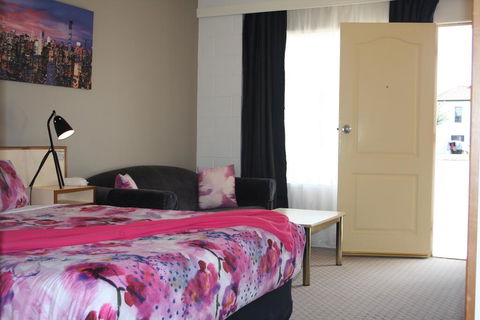 Leagues Motel - Mackay Tourism 0