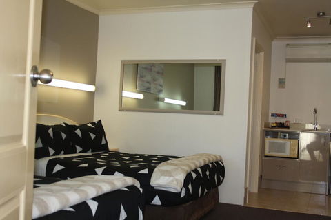 Leagues Motel - Mackay Tourism 3
