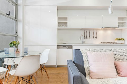 Light-Filled Beachside Apartment In Trendy Area - Mackay Tourism 3
