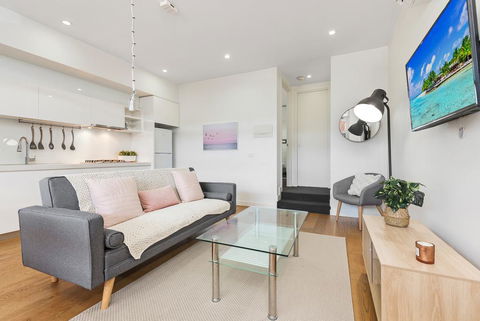 Light-Filled Beachside Apartment In Trendy Area - Mackay Tourism 0