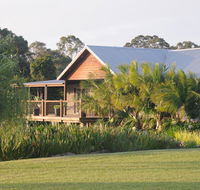 Lilies Luxury Retreats - Mackay Tourism