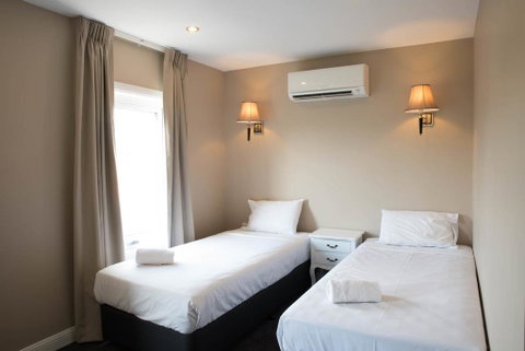 Lily Sands Inn - Mackay Tourism 0