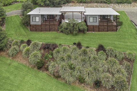 Lilypad Luxury Cabins - Mackay Tourism 2