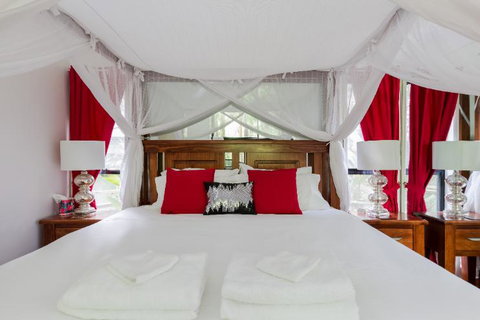 Linger A While Chalet - Mackay Tourism 1