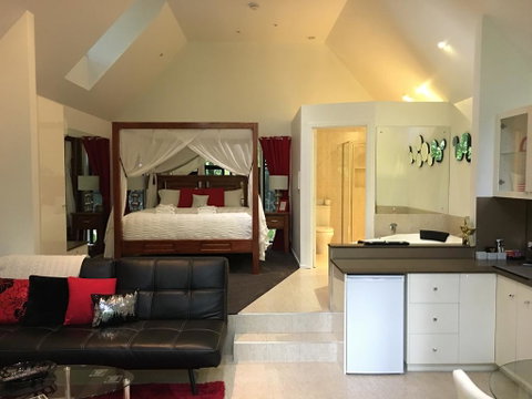 Linger A While Chalet - Mackay Tourism 0