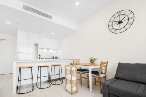 Luxe Apartment With Balcony And Pool Near Galleries - Mackay Tourism 1