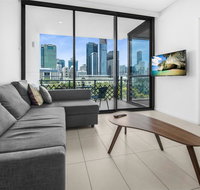 Luxe Apartment with Balcony and Pool Near Galleries - Mackay Tourism