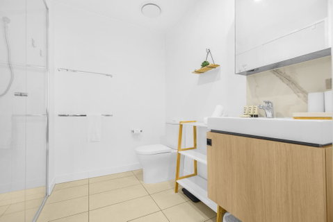 Luxe Apartment With Balcony And Pool Near Galleries - Mackay Tourism 3