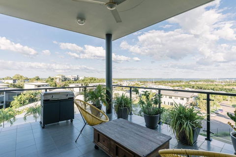Luxury & Location - Sea Views With Modern Class ! - Mackay Tourism 1