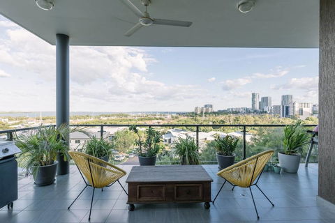 Luxury & Location - Sea Views With Modern Class ! - Mackay Tourism 0