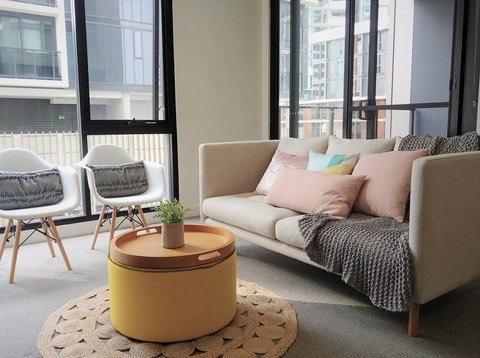 Luxury 1 Bedroom + 1 Study With 1 Parking - Mackay Tourism 1