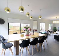 Luxury 9 BRM house in Melbourne - Mackay Tourism
